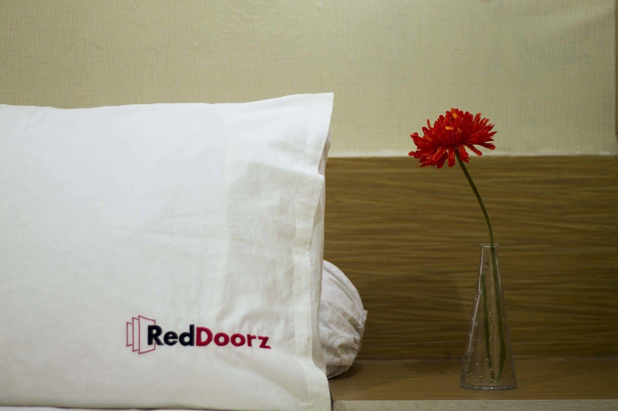 Reddoorz @ Setrasari Hotel Bandung Exterior photo