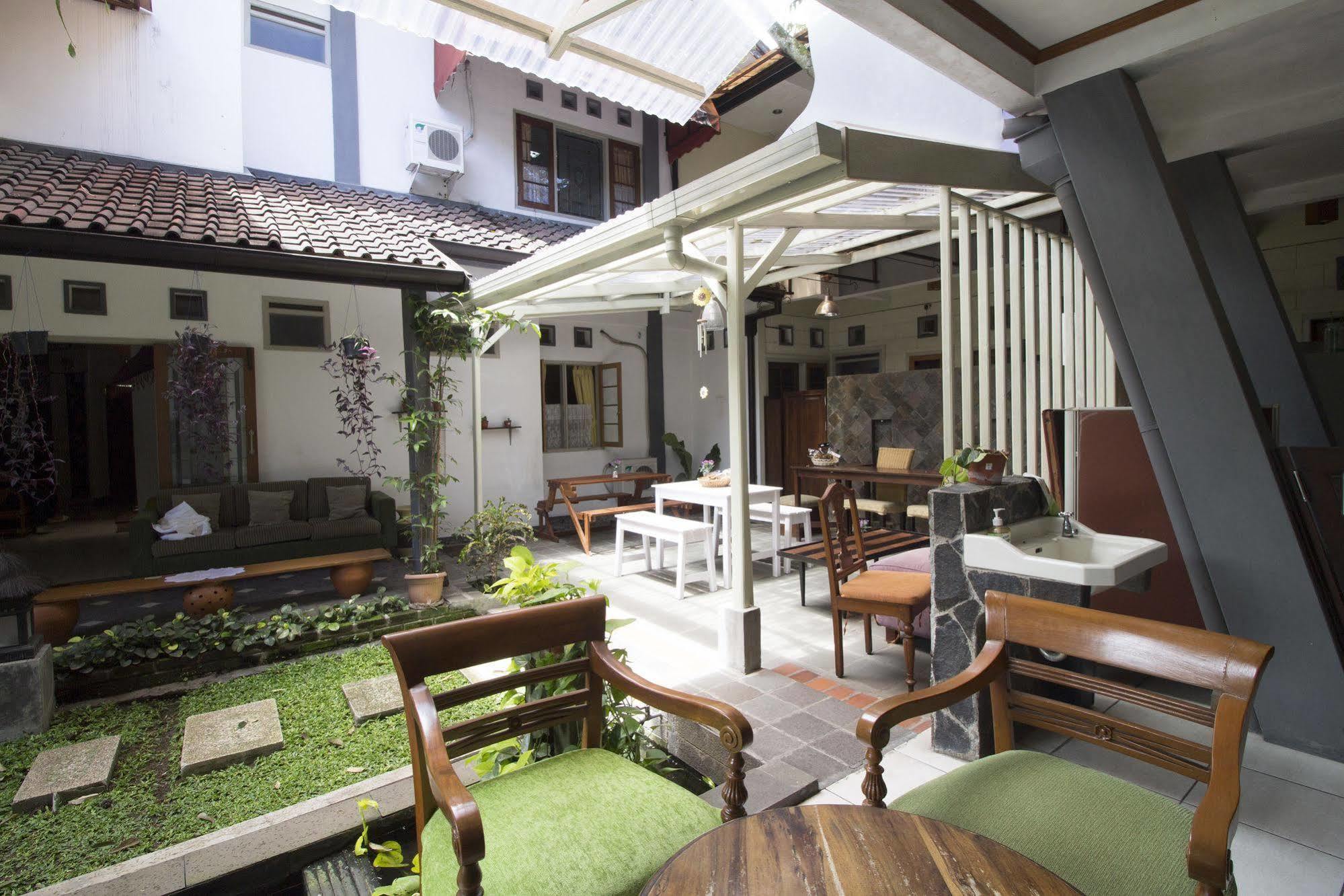 Reddoorz @ Setrasari Hotel Bandung Exterior photo
